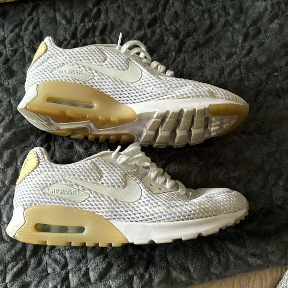 Nike Air 9 Max Woman’s Ultra Breathe White Lace-Up Tennis Shoes